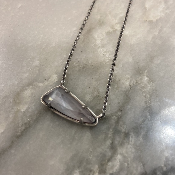 Kendra Scott. Etta Necklace in Grey Pearl. Limited Edition. - Picture 2 of 3